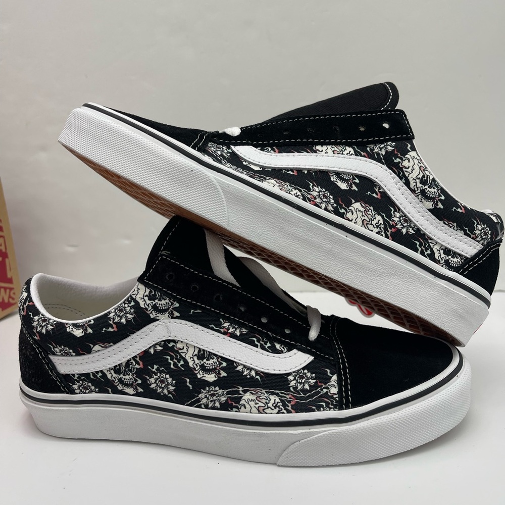 Vans Men’s Old Skool
(Flash Skulls)Multi/True White Sneakers 
VN0A38G118C - Picture 9 of 16